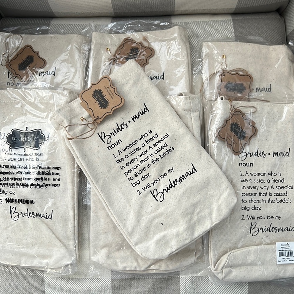 Bridesmaid wine bags seven in total. Take all for 20